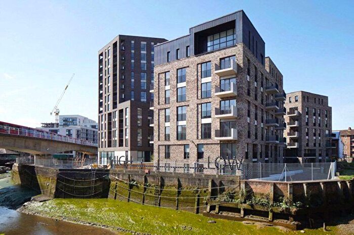 2 Bedroom Flat To Rent In Goby House, Creek Road, London, SE8