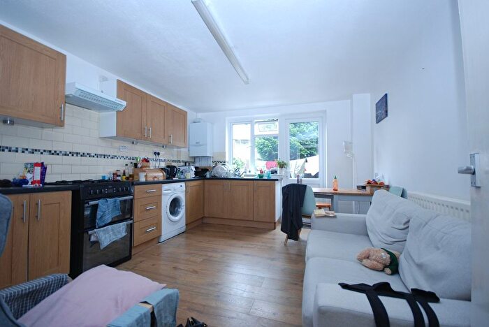 4 Bedroom Terraced House To Rent In Mandela Street, Oval, SW9