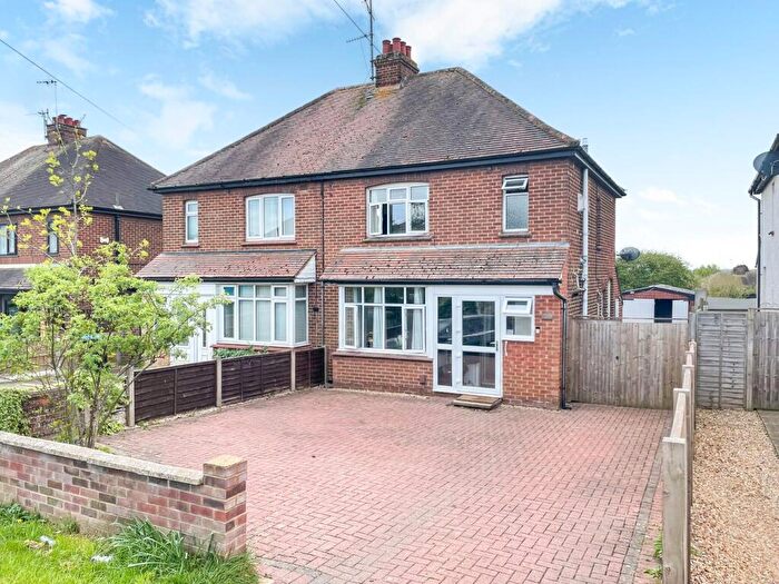 3 Bedroom Semi Detached House For Sale In Buckingham Road, Bletchley, Milton Keynes, MK3