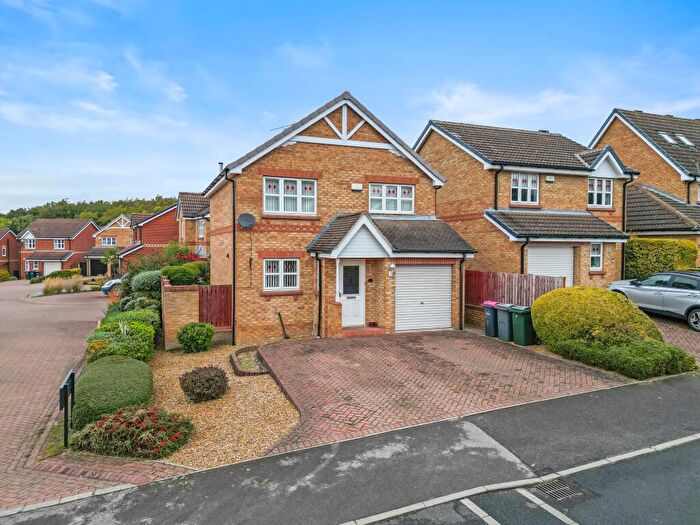 3 Bedroom Detached House For Sale In Hollingswood Way, Woodlaithes, Rotherham, S66