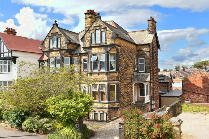 2 Bedroom Apartment To Rent In West Cliffe Grove, Harrogate, HG2