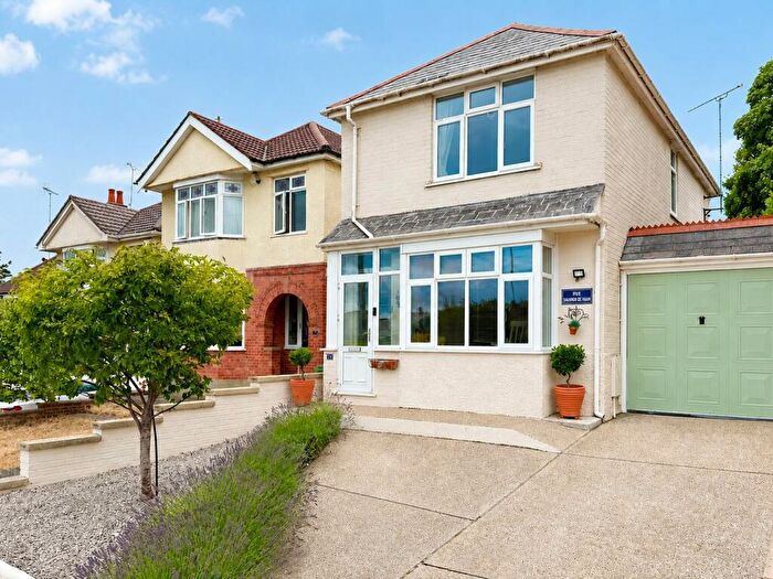 3 Bedroom Detached House For Sale In Wroxham Road, Branksome, BH12