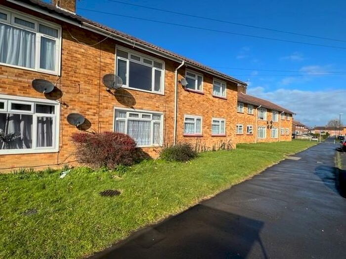2 Bedroom Maisonette To Rent In Warren Drive, Crawley, West Sussex, RH11