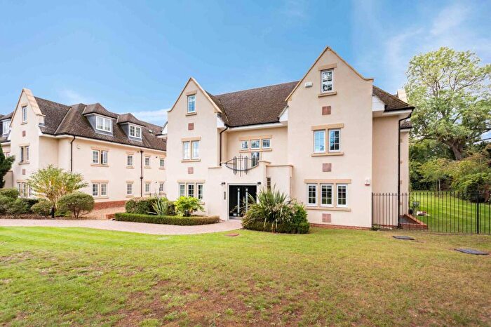 2 Bedroom Flat For Sale In Grosvenor Court, Packhorse Road, Gerrards Cross, Buckinghamshire, SL9