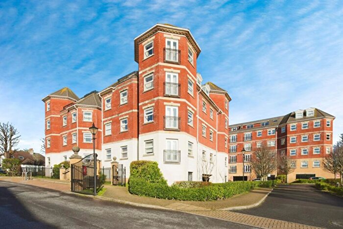 2 Bedroom Flat For Sale In Chatsworth Square, Hove, East Sussex, BN3