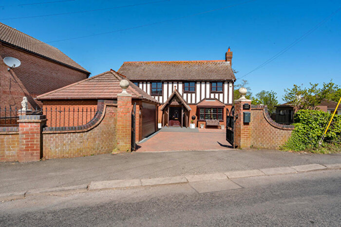4 Bedroom Detached House For Sale In Tudor Lodge, Pymoor Lane, Pymoor, Ely, Cambridgeshire, CB6