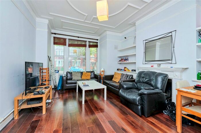 3 Bedroom Parking/garage To Rent In Cavendish Road, London, SW12