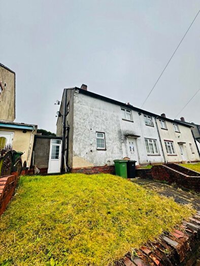 3 Bedroom Semi-Detached House To Rent In Highview Street, Dudley, DY2