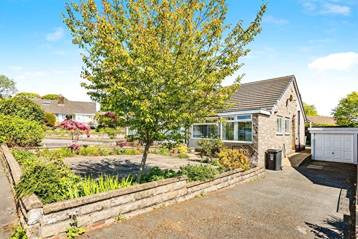 2 Bedroom Semi-Detached Bungalow For Sale In Norton Close, Halifax, HX2