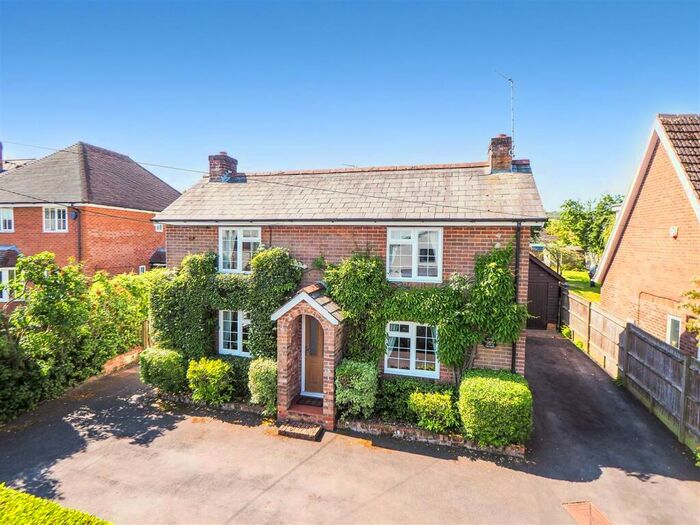 4 Bedroom Cottage For Sale In North Lane, Nomansland, Wiltshire, SP5