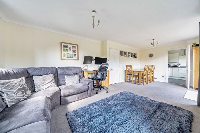 2 Bedroom Flat For Sale In Mey Close, Waterlooville, PO7
