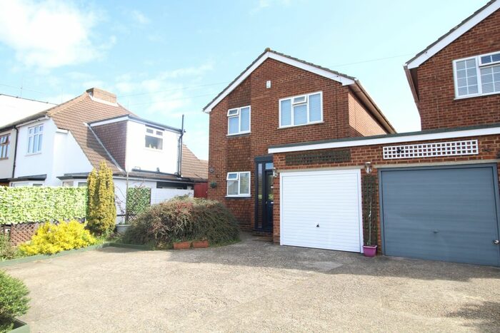 3 Bedroom Link Detached House To Rent In St. Vincents Road, Dartford, DA1