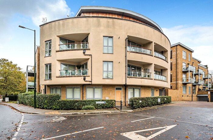 1 Bedroom Flat For Sale In Carlisle Court, Blagrove Road, Teddington, TW11