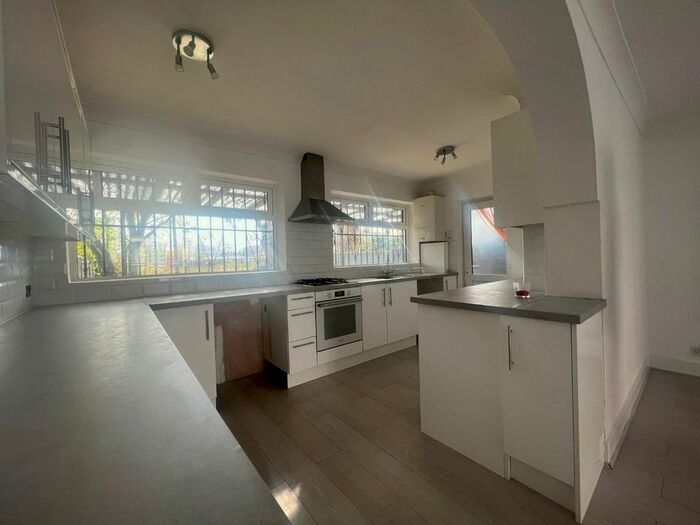 2 Bedroom End Of Terrace House To Rent In Woodlands Road, London, N9