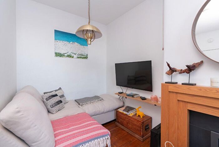 2 Bedroom Cottage To Rent In Lower Granton Road, Trinity, Edinburgh, EH5