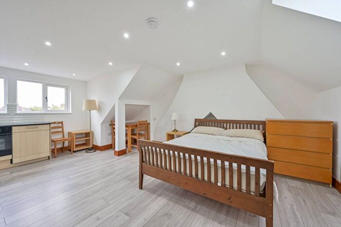 Studio To Rent In Dorset Road, Morden, London, SW19