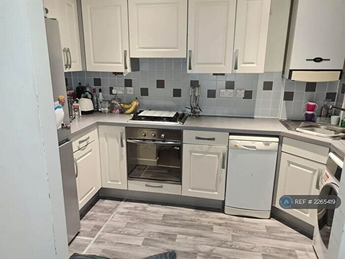 2 Bedroom Flat To Rent In Huntingdon Court, Barnet, EN5