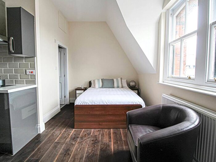 Apartment To Rent In Apt, Fairbairn Residence #, LS2