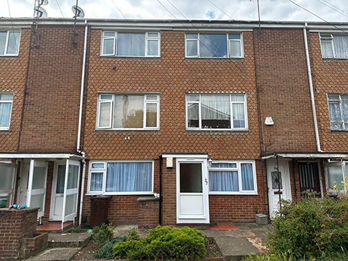 2 Bedroom Flat To Rent In Scott Avenue, Gillingham, Rainham, ME8