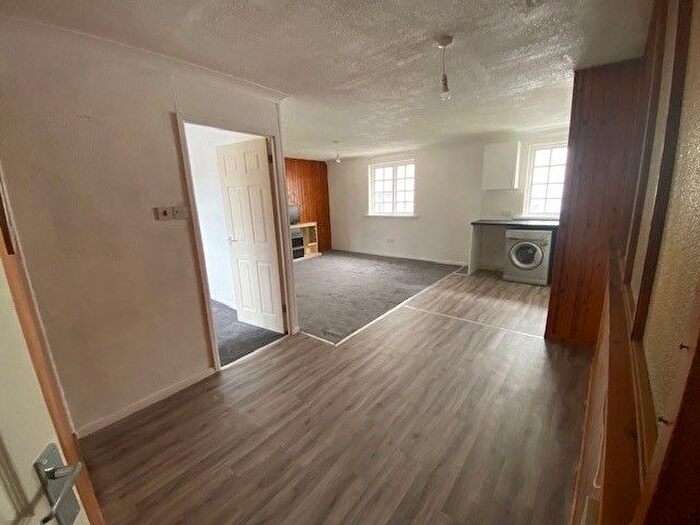 3 Bedroom Flat To Rent In Causewayhead, Penzance, TR18