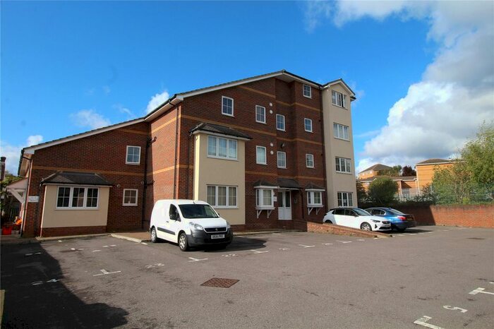 1 Bedroom Flat To Rent In Spencer Close, Aldershot GU12