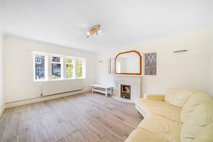 4 Bedroom Detached House To Rent In Amery Road, Harrow, HA1