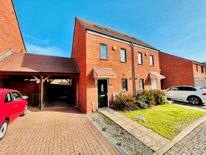 3 Bedroom House To Rent In Forrest Shaw, Ebbsfleet Valley, DA10