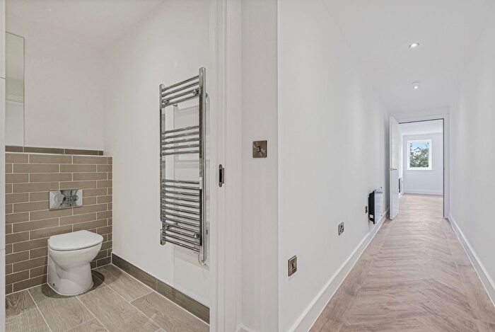 2 Bedroom Flat To Rent In Coventry Road, Sheldon, Birmingham, West Midlands, B26