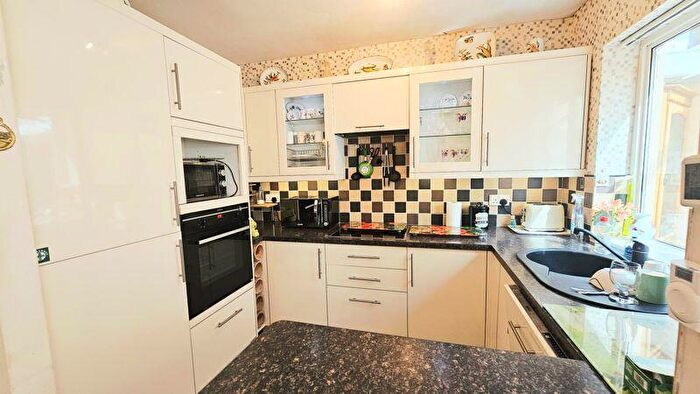 2 Bedroom Detached Bungalow For Sale In Siddons Road, Hampton Dene, HR1