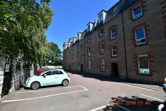 1 Bedroom Flat To Rent In South Inch Place, Perth, PH2
