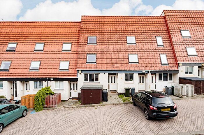 5 Bedroom Town House For Sale In Craigmount Brae, Edinburgh, EH12