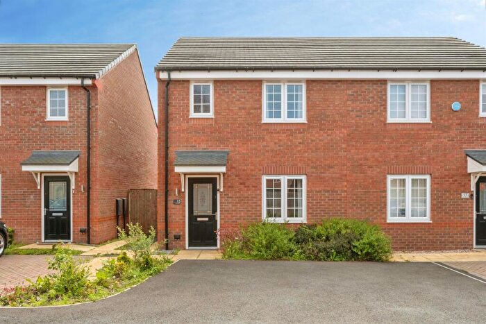 3 Bedroom Semi-Detached House For Sale In Hawk Drive, Dunsville, Doncaster, DN7