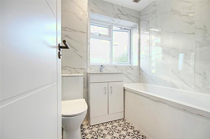 2 Bedroom Flat To Rent In Perrysfield Road, Cheshunt, Waltham Cross, Hertfordshire, EN8