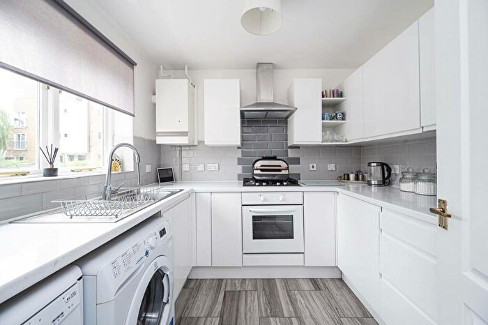 2 Bedroom Terraced House To Rent In Shalbourne Square, Hackney, London, E9