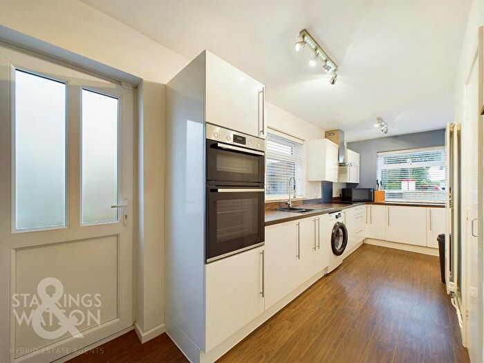 3 Bedroom Detached Bungalow For Sale In Woodbastwick Road, Blofield Heath, Norwich, NR13