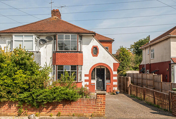 3 Bedroom Semi-Detached House For Sale In Brockenhurst Avenue, Worcester Park, KT4
