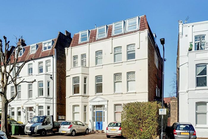 3 Bedroom Flat To Rent In Greencroft Gardens, South Hampstead, NW6