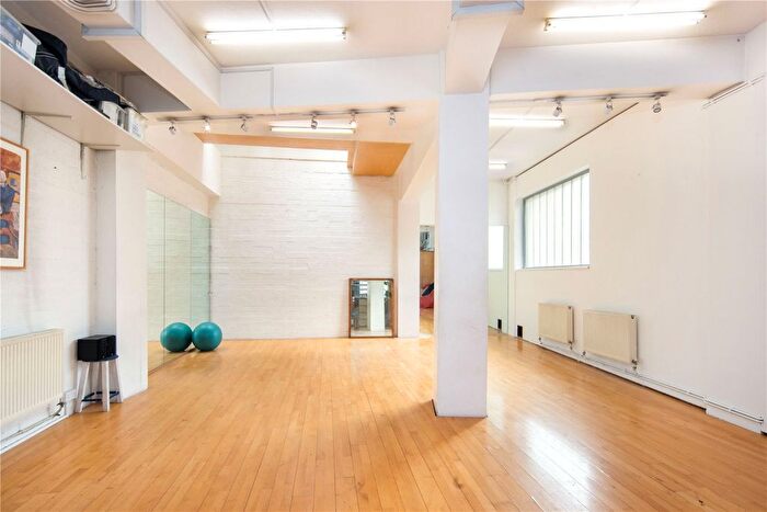 2 Bedroom Flat For Sale In Orsman Road, London, N1