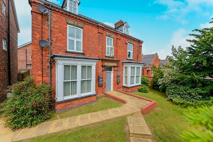 2 Bedroom Flat To Rent In Marton Road, Bridlington, North Humberside, YO16