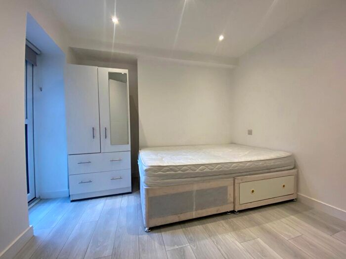 4 Bedroom Flat To Rent In Regents Park Road, London, N3