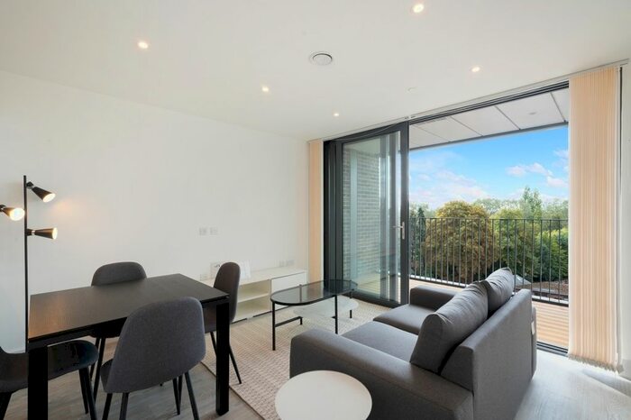 1 Bedroom Flat To Rent In Kempton House, London Square Staines, Staines, TW18