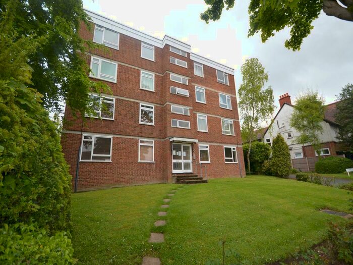 2 Bedroom Flat To Rent In Egmont Road, Sutton, Surrey, SM2