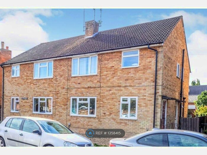 2 Bedroom Maisonette To Rent In Clifton Court, Leamington Spa, CV31