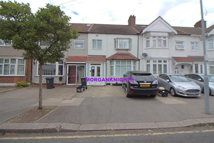 1 Bedroom Flat To Rent In Gantshill Crescent, Ilford, Ilford, IG2