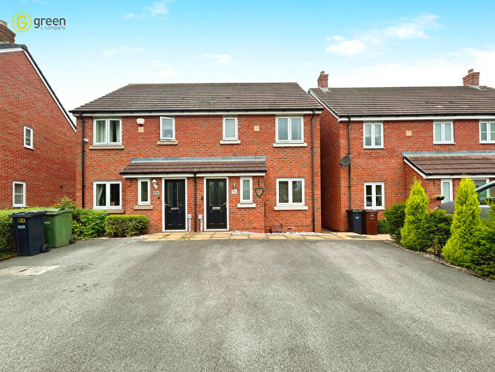 3 Bedroom Semi-Detached House For Sale In Farndon Avenue, Marston Green, B37