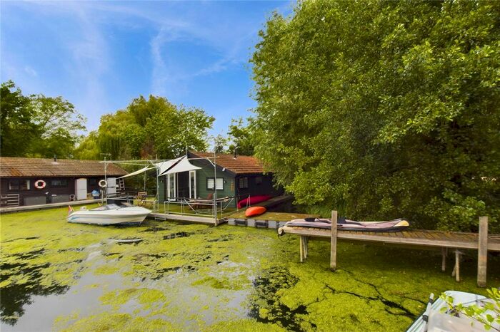 2 Bedroom Houseboat For Sale In Banks End, Wyton, Huntingdon, Cambridgeshire, PE28