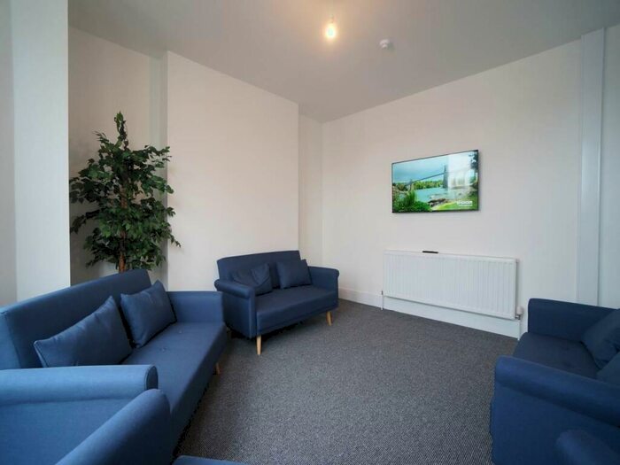 7 Bedroom House To Rent In Holyhead Road, Bangor, LL57