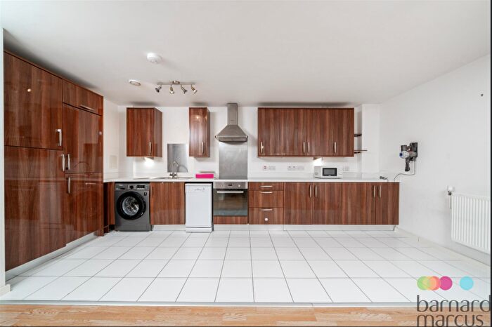 3 Bedroom Apartment To Rent In Cardiigan Road, London, E3