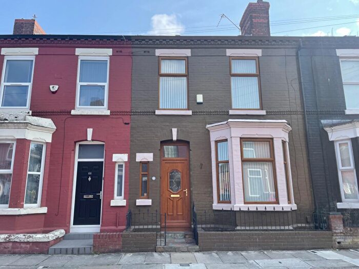 3 Bedroom House To Rent In Esher Road, L6