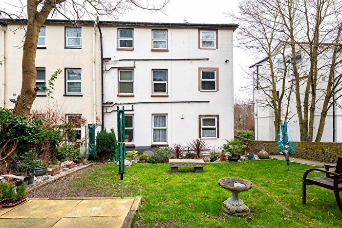 2 Bedroom Flat To Rent In Cobham Terrace, Bean Road, Greenhithe, DA9